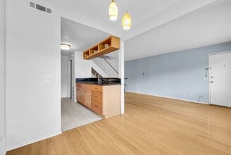 1085 Sierra Madre Ave in Azusa, CA - Building Photo - Building Photo