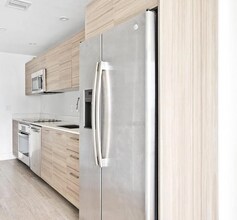 121 NE 34th St, Unit 2315 in Miami, FL - Foto de edificio - Building Photo