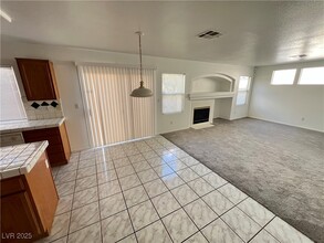 8140 Dinsmore Dr in Las Vegas, NV - Building Photo - Building Photo