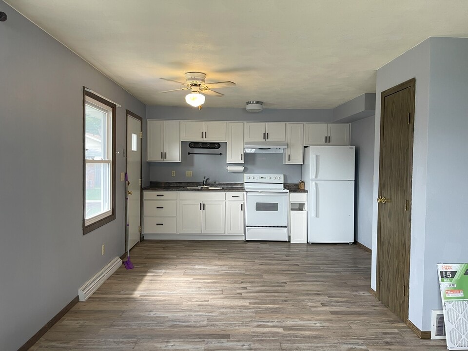 2407 N Locust St in Appleton, WI - Building Photo