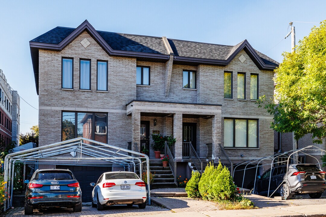 2070 Hingston Av in Montréal, QC - Building Photo