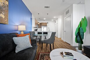 2425 E Riverside Dr in Austin, TX - Building Photo