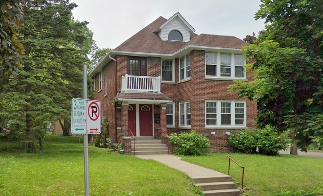 2977 N Maryland Ave, Unit Maryland Upper