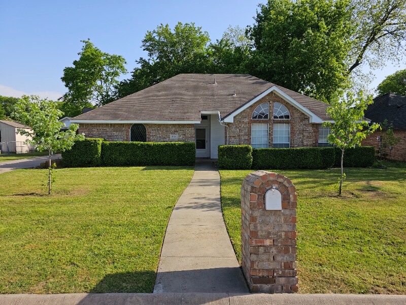 1716 Windsor Dr in Gainesville, TX - Building Photo