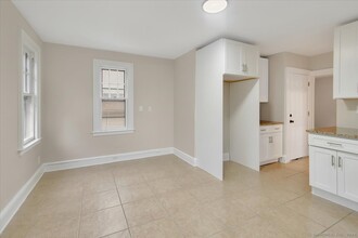 219 Jordan Ln-Unit -2nd Floor in Wethersfield, CT - Foto de edificio - Building Photo