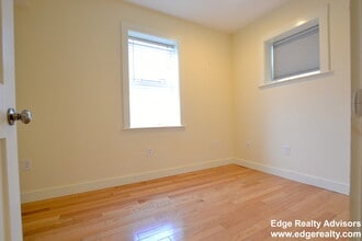 2025 Commonwealth Ave, Unit 1 in Boston, MA - Foto de edificio - Building Photo
