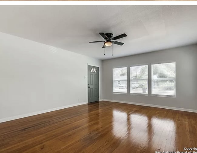 229 Greer St in San Antonio, TX - Foto de edificio - Building Photo