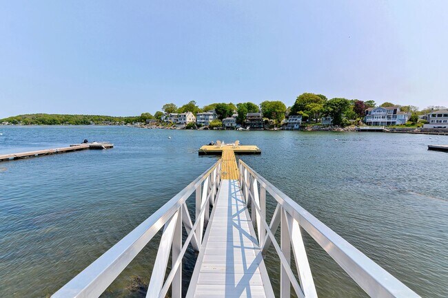 14 Riverside Rd, Unit Riverside Riviera in Gloucester, MA - Building Photo - Building Photo