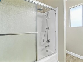 446 Schafer Rd in Hayward, CA - Building Photo - Building Photo