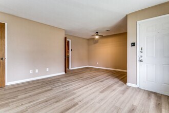 2318 Dennis St in Irving, TX - Building Photo - Building Photo