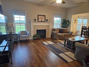 109 Bachmans Trl in Hampstead, NC - Building Photo - Building Photo