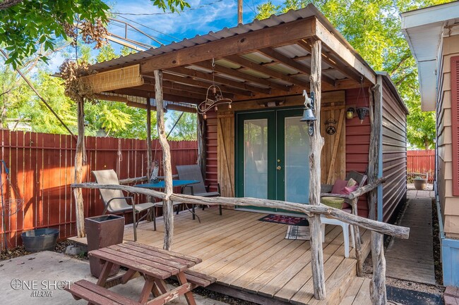 302 Western Hills Dr
