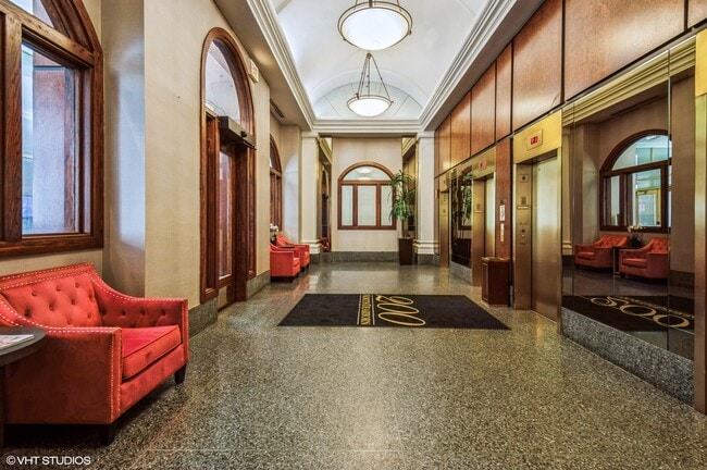 200 N Dearborn St, Unit 1102 in Chicago, IL - Building Photo - Building Photo