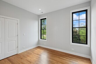 1349 N Noble St, Unit 2 in Chicago, IL - Foto de edificio - Building Photo