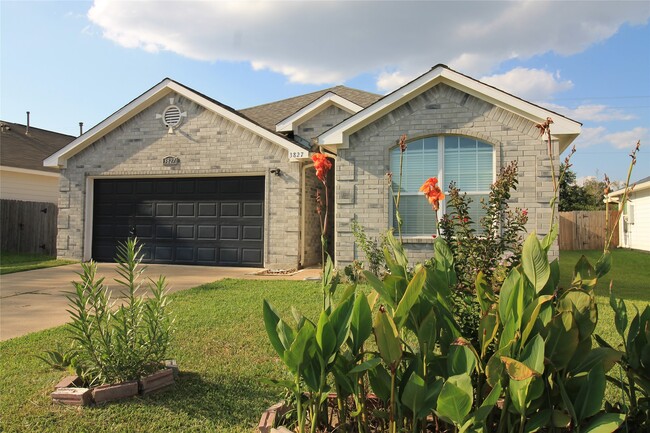 property at 3827 Dogwood Tr