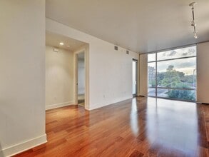 210 Lee Barton Dr in Austin, TX - Building Photo - Building Photo