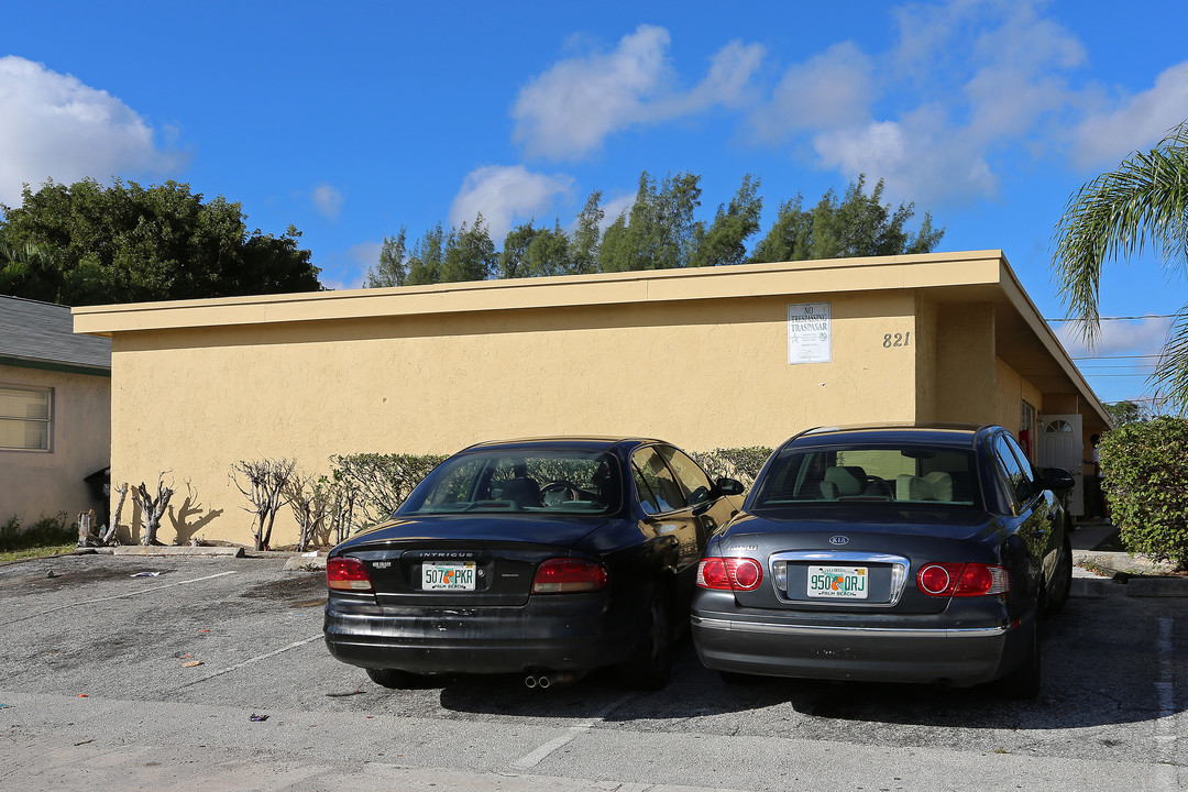 821 S H St in Lake Worth, FL - Building Photo