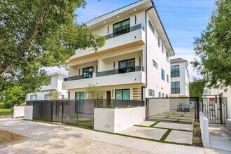 5024 Cahuenga Blvd in North Hollywood, CA - Foto de edificio - Building Photo