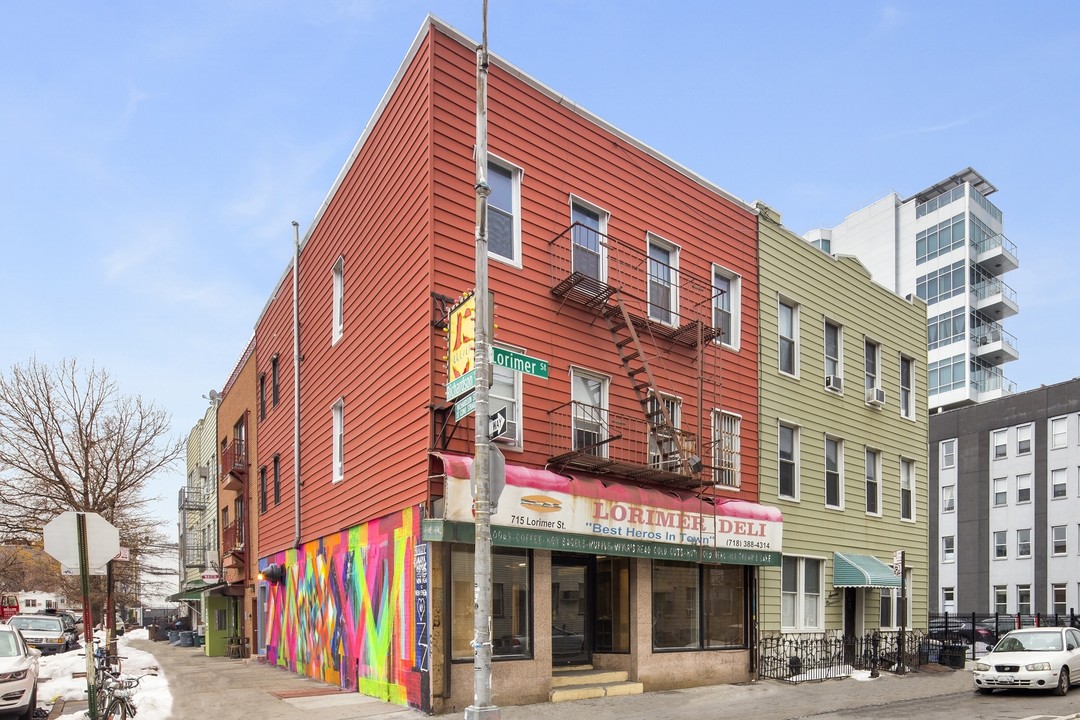 715 Lorimer St in Brooklyn, NY - Foto de edificio