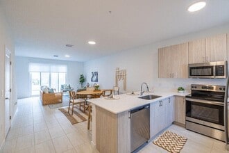 The Mallory Townhomes in Ft. Myers, FL - Building Photo - Building Photo