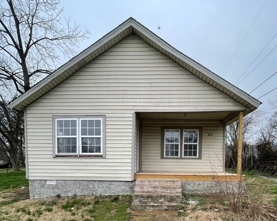 502 Pace St in Gallatin, TN - Foto de edificio
