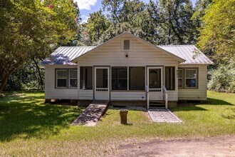 221 Bowen Loop in Cleveland, TX - Building Photo - Building Photo