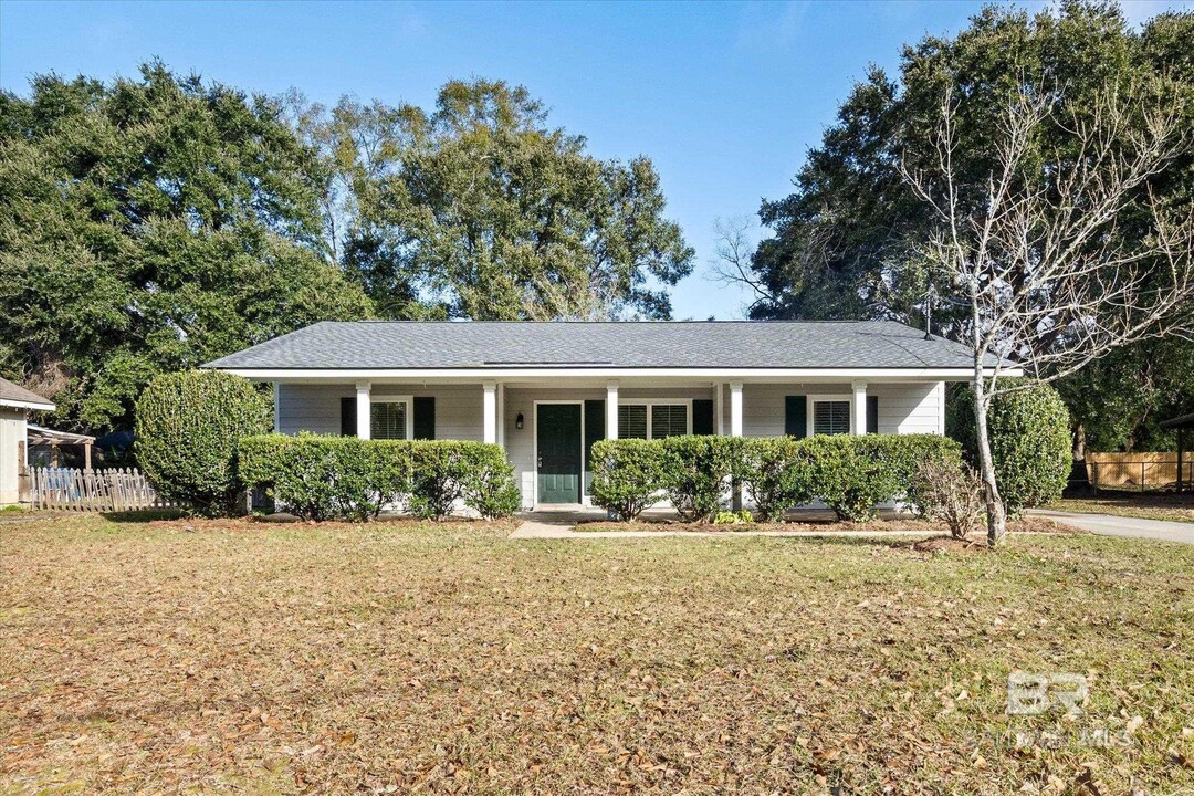 21154 Meadowbrook Dr in Fairhope, AL - Building Photo