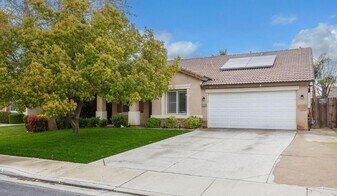 5605 Scatena Isle Dr in Bakersfield, CA - Building Photo