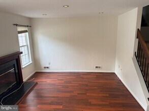 43 Honey Locust Ln in Newtown, PA - Building Photo - Building Photo