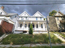 907 Green Ridge St in Scranton, PA - Building Photo