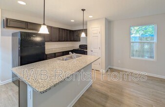 8730 Free Ave in Jacksonville, FL - Foto de edificio - Building Photo