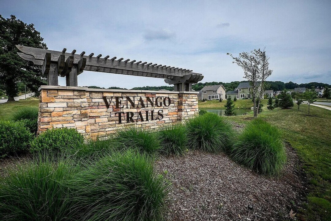 2010 Hemlock Ln in Seven Fields, PA - Building Photo