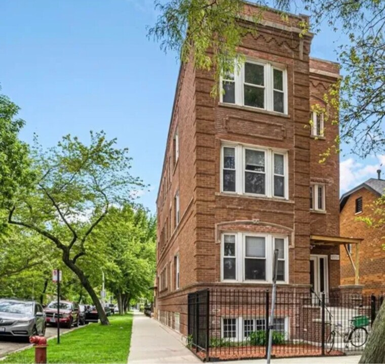 2601 W Potomac Ave in Chicago, IL - Building Photo