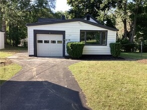 476 Lakeview Terrace in Webster, NY - Foto de edificio - Building Photo