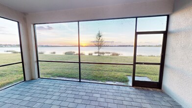 8086 Shr Lk Dr in Englewood, FL - Foto de edificio - Building Photo