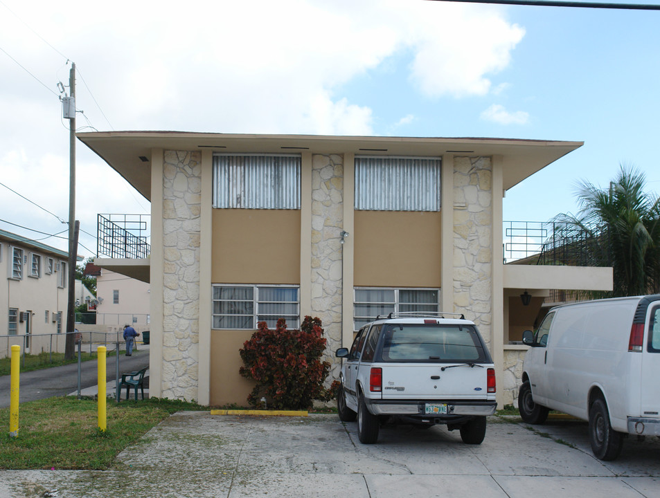 151 SW 18th Ave in Miami, FL - Building Photo