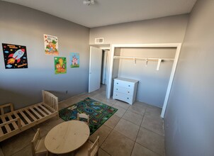 1745 E Broadway Rd, Unit C in Mesa, AZ - Foto de edificio - Building Photo