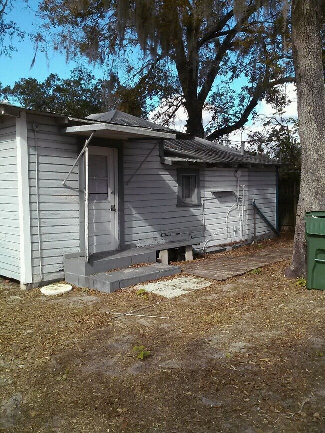 114 N Chester St in Leesburg, FL - Building Photo - Building Photo