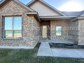 1904 Uhl Rd in Glenn Heights, TX - Building Photo - Building Photo