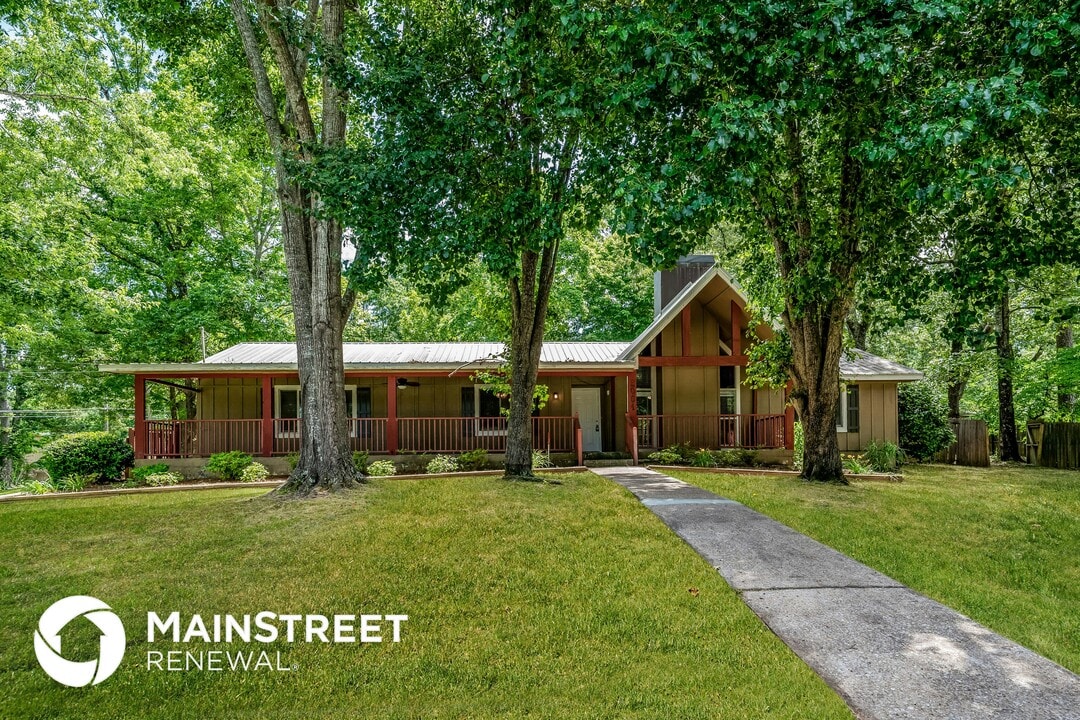 2064 Edenwood Dr in Hueytown, AL - Building Photo