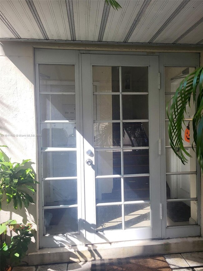 215 Sidonia Ave in Coral Gables, FL - Building Photo - Building Photo