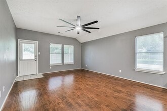 9502 Belleclaire Ln in Houston, TX - Building Photo - Building Photo