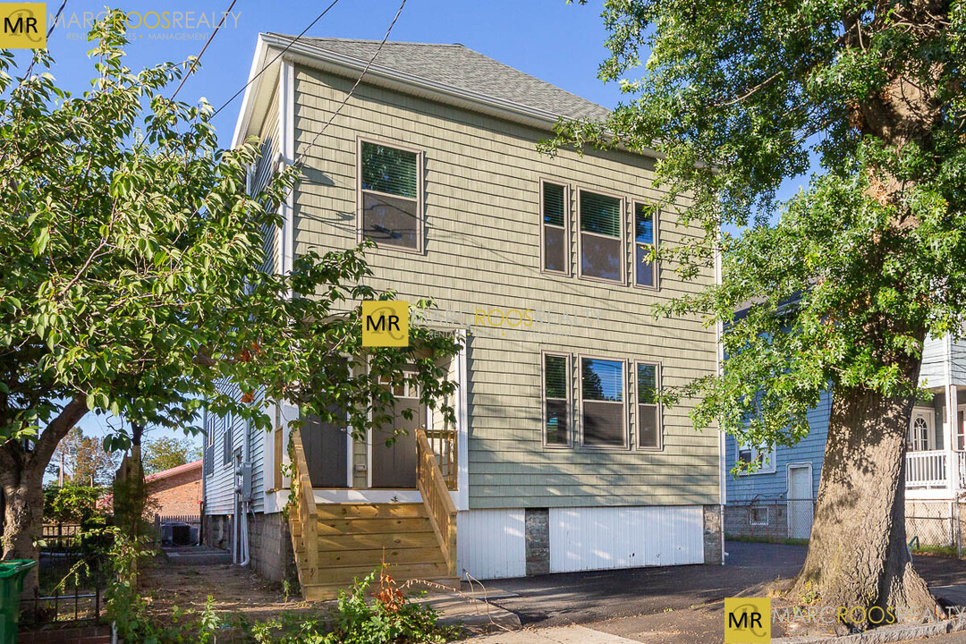 27 1st St, Unit 1 in Medford, MA - Building Photo