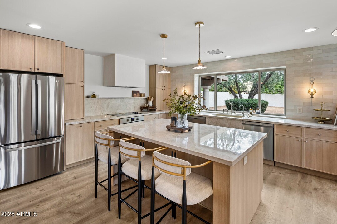 7001 E Thunderbird Rd in Scottsdale, AZ - Building Photo