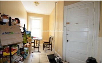 10 Strathmore Rd, Unit 1 in Brookline, MA - Foto de edificio - Building Photo