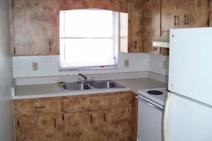 Japonica Apartments in Englewood, FL - Building Photo