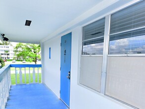 124 Oakridge H in Deerfield Beach, FL - Building Photo - Building Photo