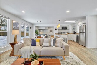 629 212th St SW in Bothell, WA - Building Photo - Building Photo