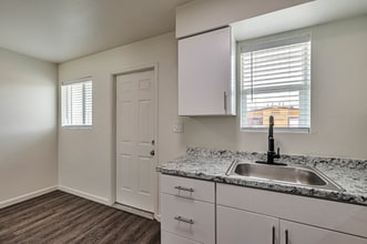 5927 W Rose Ln in Glendale, AZ - Building Photo - Building Photo