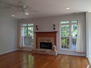 2414 Manal Way in Douglasville, GA - Foto de edificio - Building Photo